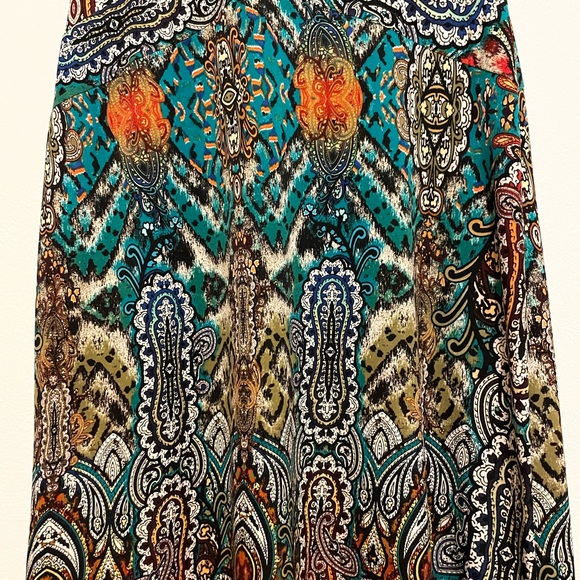 Beige by Eci Size Medium Bold Print Flowy Maxi Skirt - Picture 6 of 7